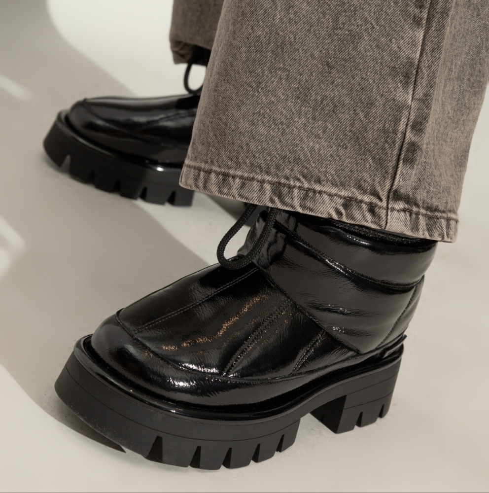 Michael Kors Black Barton Crackled Patent Leather Chunky Boots size 7